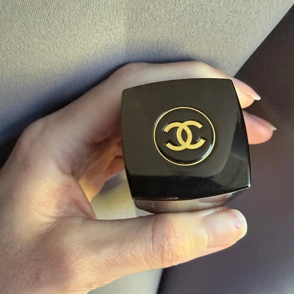 CHANEL Sublimage L'Essence de Teint Foundation - Picture 2 of 4